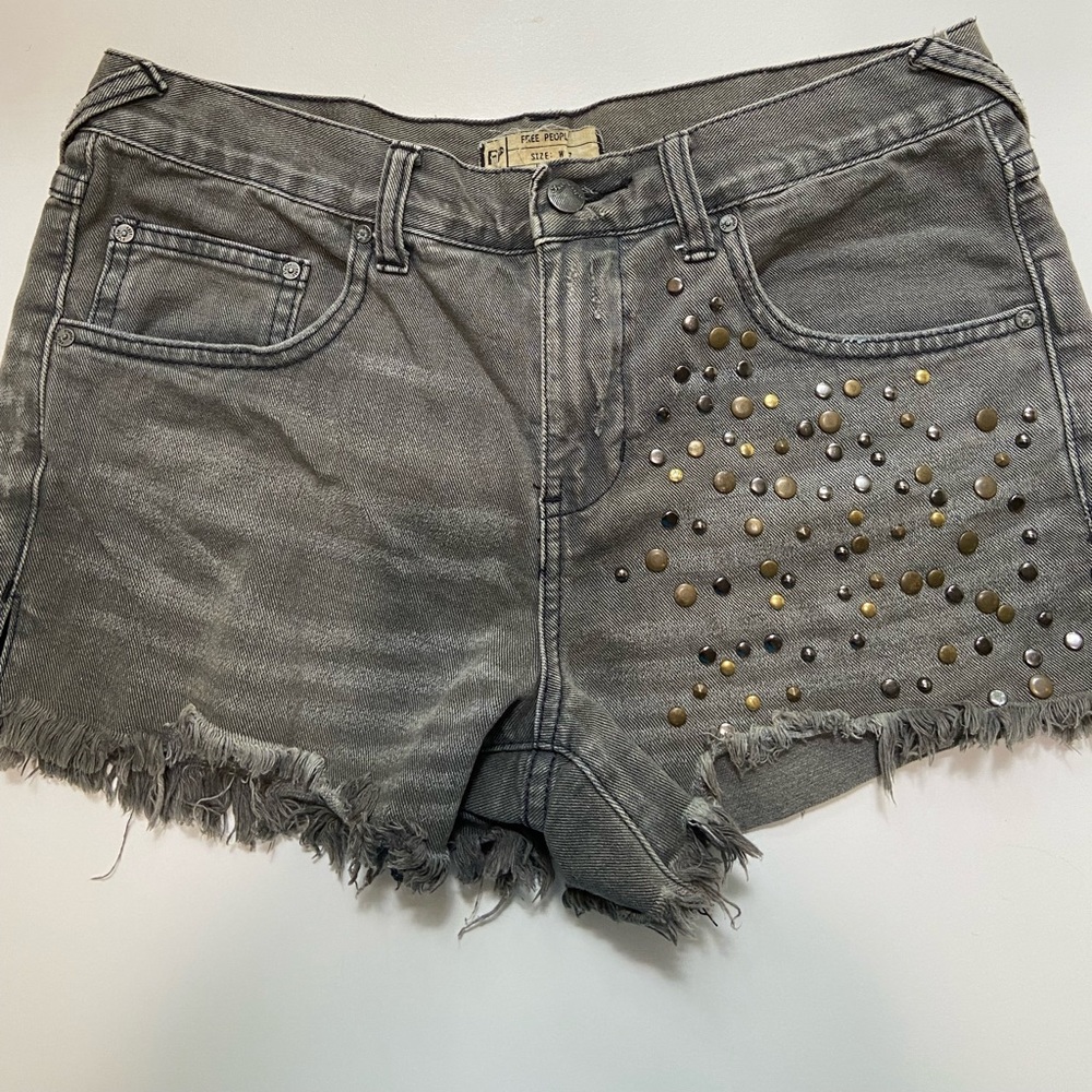 Free people cute grey jean shorts with detail size 27
